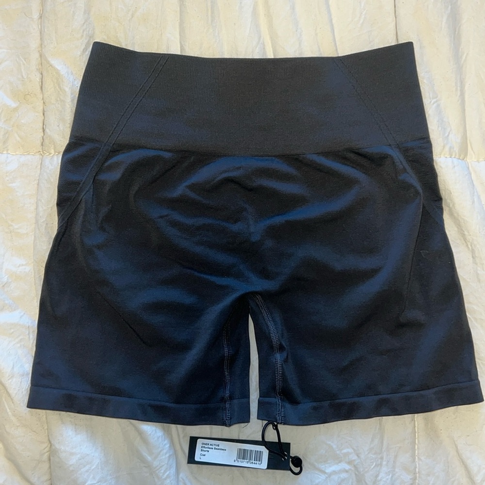 Effortless seamless short